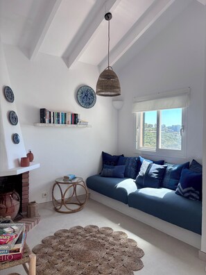 Tv, bøger, stereoanlæg