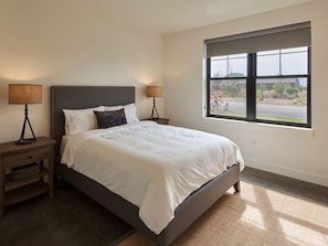 3 bedrooms, desk, iron/ironing board, travel cot