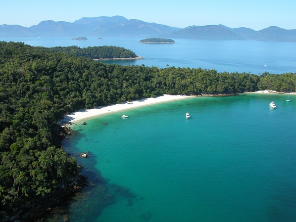 Beach nearby, sun-loungers - Apartamento em Angra dos Reis - Hotel do Bosque - Livyd 25/10/2020 a 01/11/2020 (Angra dos Reis)
