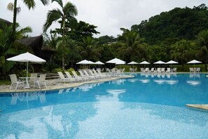 Outdoor pool - Apartamento em Angra dos Reis - Hotel do Bosque - Livyd 25/10/2020 a 01/11/2020 (Angra dos Reis)
