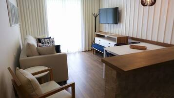 TV, mesa de pingue-pongue