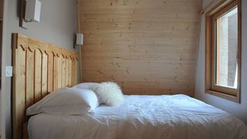 2 chambres, fer et planche Ă repasser