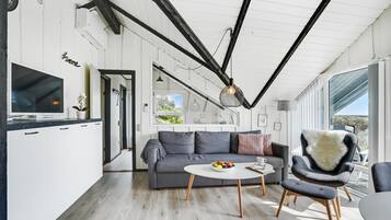 Smart TV, fireplace, DVD player