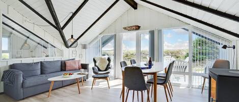 Smart-TV, Kamin, DVD-Player