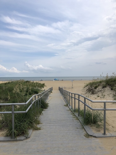 Beautiful 3 bedroom house minutes from the beach and First Landing State park