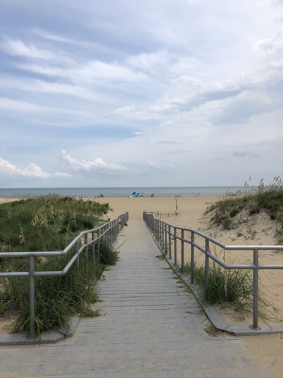 Beautiful 3 bedroom house minutes from the beach and First Landing State park