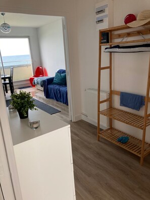 2 bedrooms, bed sheets
