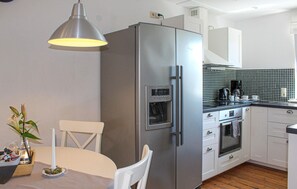 Geladeira, micro-ondas, cooktop, lava-louças