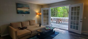 Lakefront, PETS, Boats, Deck, Turf, Sandbox, Firepit,Games, Poconos, PoolTable