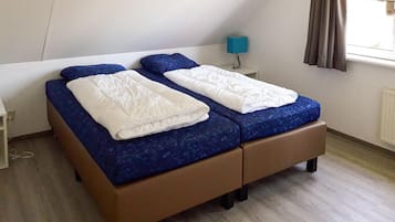 6 bedrooms, travel cot, free WiFi, bed sheets