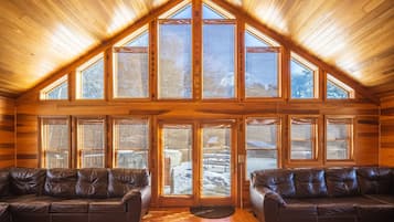 Smart TV, fireplace, video games, table tennis