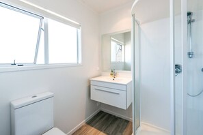 淋浴設備、風筒、提供毛巾、番梘