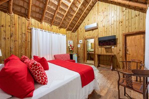 Presidential Room | Desk, free WiFi, bed sheets