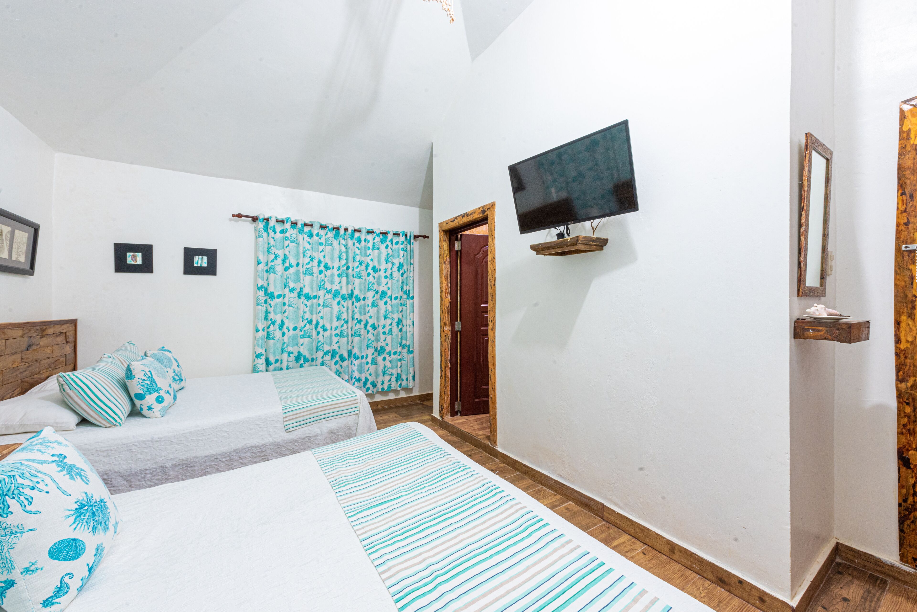 american eagle | 1 bedroom, desk, free wifi, bed sheets