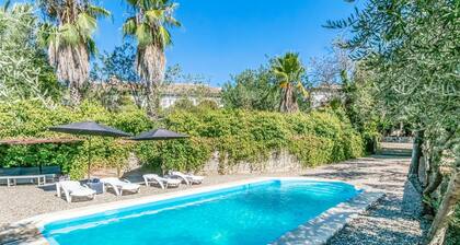 Cozy home in Adamuz with private swimming pool, can be inside or outside