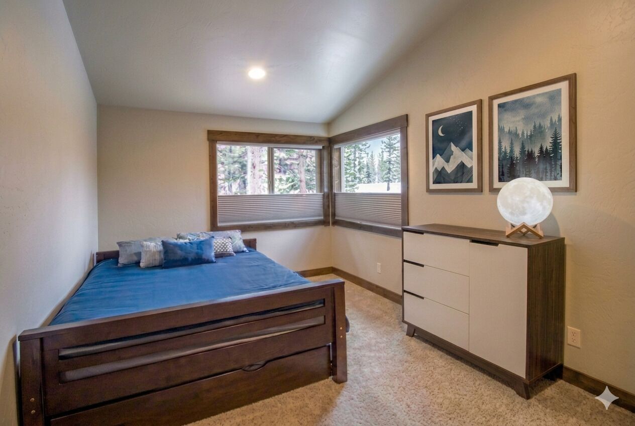 Queen bed with a twin trundle underneath.