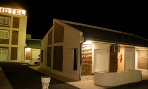 Front of property – evening/night - Rio Hotel (Río Colorado)