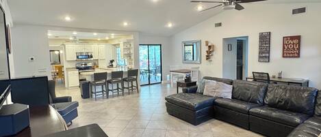 Smart-TV, Videospiele, DVD-Player, Videothek