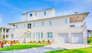 Exterior - FREE Street Legal Golf Cart, 6 blocks to beach 3 blocks from incredible pool! (Santa Rosa Beach)
