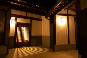 Fasade – kveld/natt