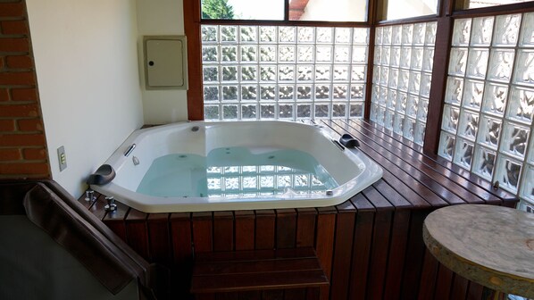 Interior - Casa em Condominio, Recanto do Jordao, Ofuro, Quadra de Tenis, Lareira, mt Verde (SP)