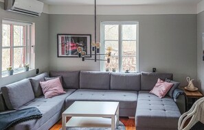 TV, fireplace, DVD player