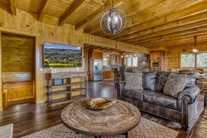 Smart-TV, Kamin, Tischfußball