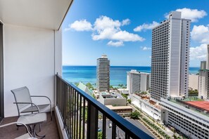 Property grounds - Waikiki Banyan High Level Condo with Private Lanai by Koko Resort Vacation Rentals (Honolulu)