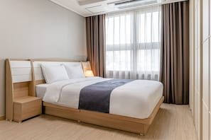 3 habitaciones, escritorio y espacio para trabajar con laptop 