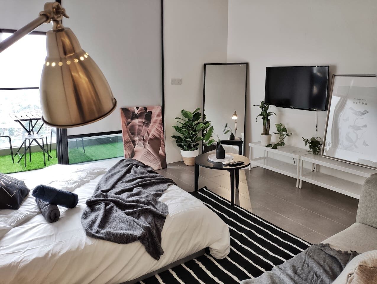 1 bedroom, desk, WiFi