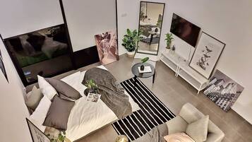 1 bedroom, desk, WiFi