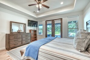 4 bedrooms, desk, iron/ironing board, travel cot