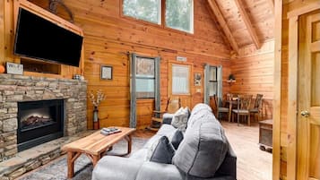 Flat-screen TV, fireplace, stereo