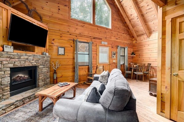 Flat-screen TV, fireplace, stereo