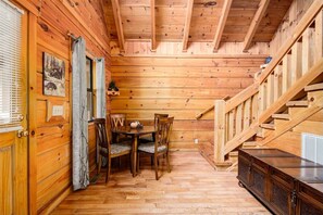 Flat-screen TV, fireplace, stereo