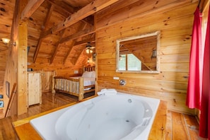Combined shower/tub, jetted tub, hair dryer, towels