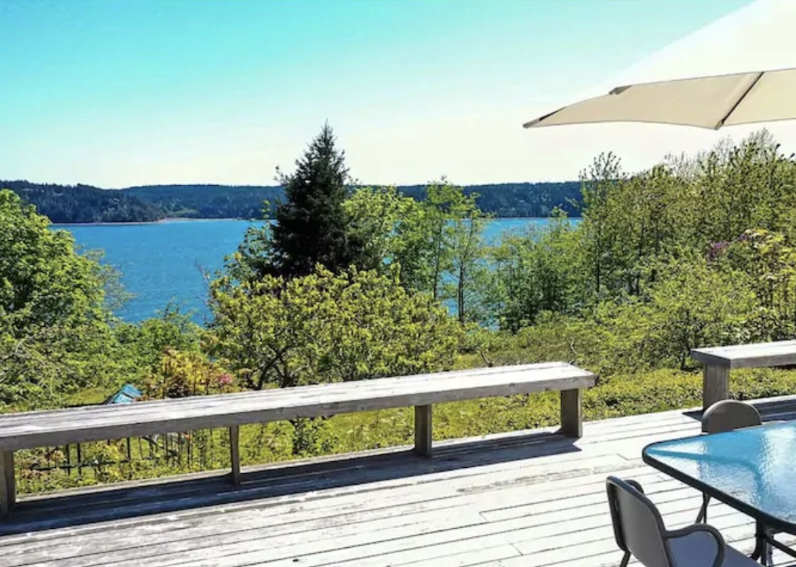 Pet friendly! Modern Lilliwaup Home on 22 acr with view & beach access.