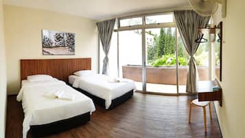 3 bedrooms, iron/ironing board, bed sheets