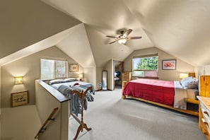 1 bedroom, iron/ironing board, travel crib, free WiFi - Quail Cottage:  View Property - A Peaceful Place to Get Away (Bonners Ferry)