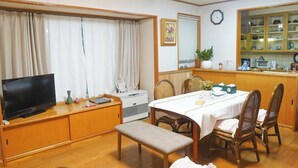 Unclassified image, 2 of 5, button