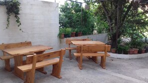 Appartement, 2 chambres, accessible aux personnes à mobilité réduite, fumeur | Aire de pique-nique/barbecue