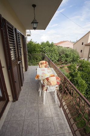 Apartment, 2 Bedrooms, Accessible, Smoking | Balcony