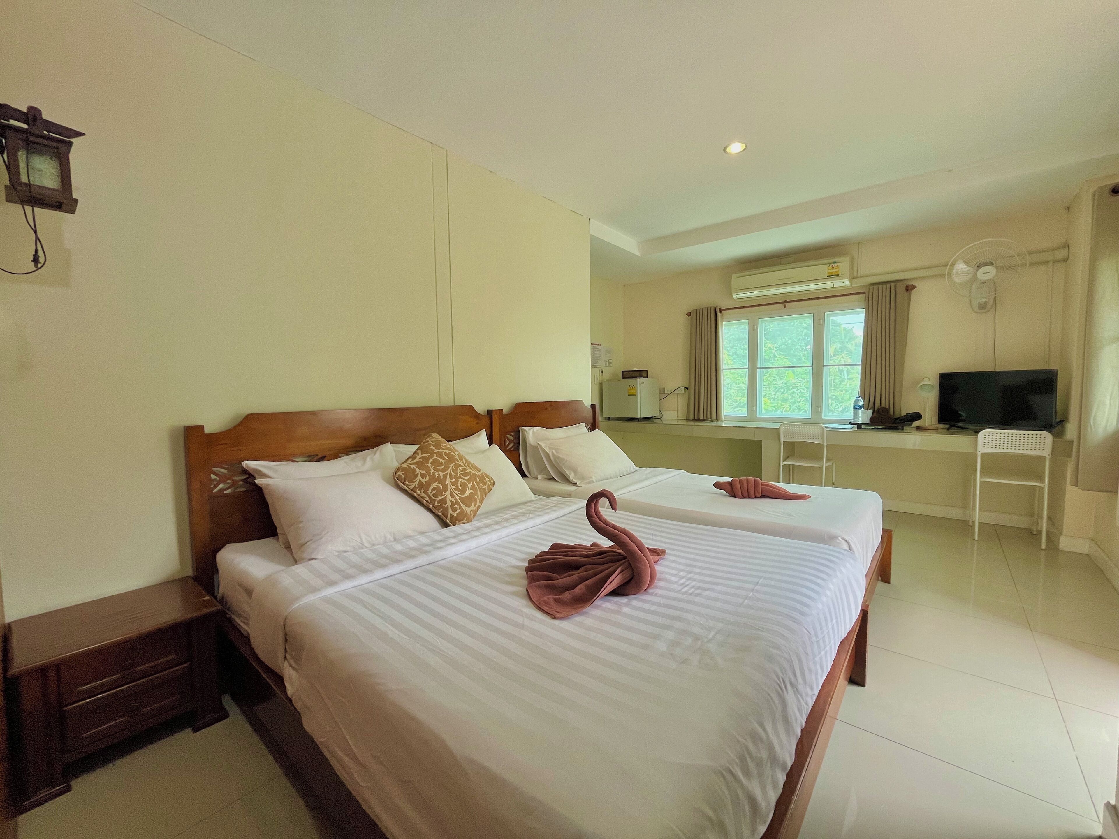 Deluxe Triple Room | Blackout curtains, free WiFi