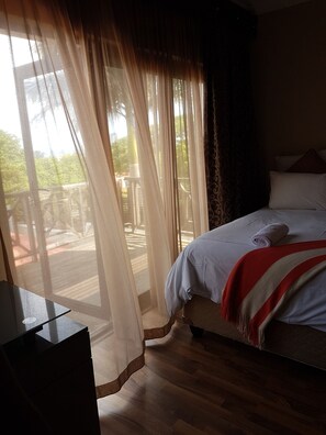 Habitación, 1 habitación, terraza, vistas al jardín | 1 dormitorio, wifi, ropa de cama