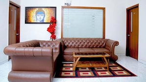 Room, 1 Bedroom, Accessible, Smoking | Living area