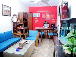 Interior - Room-maplewood Guest House, Neeti Bagh, (New Delhi)