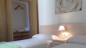 Room - Double Apartment - 2 Single Beds 3 (Alcoy)