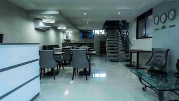 Room, 1 Bedroom, Smoking | Dining