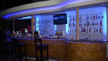 Bar (trong khuôn viên)