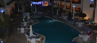 Magic Stay at Le Mirage Hotel
